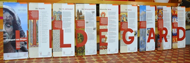 15 X-Banner der Hildegard Ausstellung