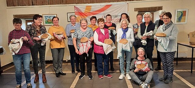 kfd-Dekanat St. Wendel Brotbacken im Hiwwelhaus