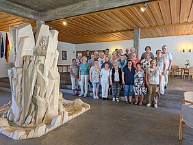 Die Gruppe der Teilnehmerinnen im Foyer des Gäste- und Tagungshauses Berg Moriah. Die Gruppe der Teilnehmerinnen im Foyer des Gäste- und Tagungshauses Berg Moriah.