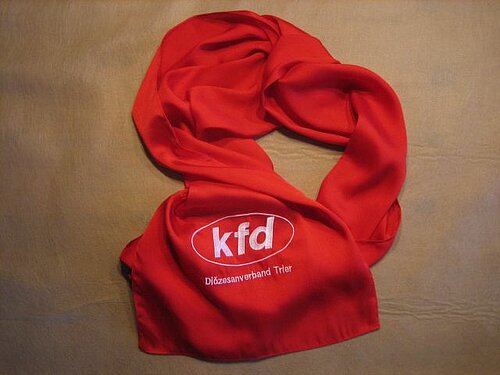 Roter Schal des kfd-DV Trier Roter Schal des kfd-DV Trier