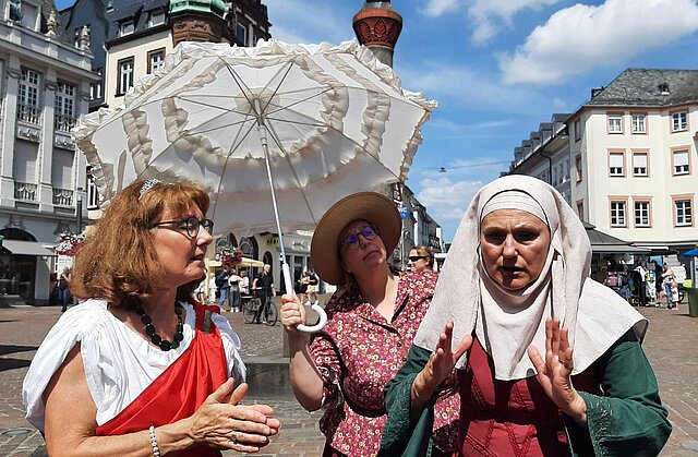Kaiserin Helena, Jenny Marx und Adelheid von Besselich